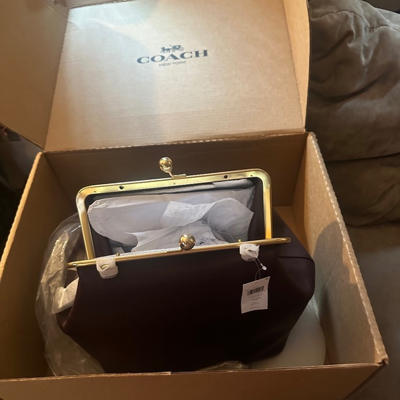 Coach Handbags - Coach Classic Kisslock Purse – Leather